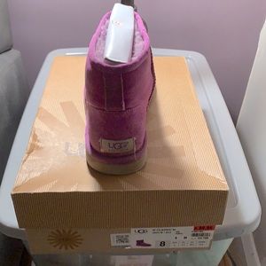 Women’s Uggs Size 8